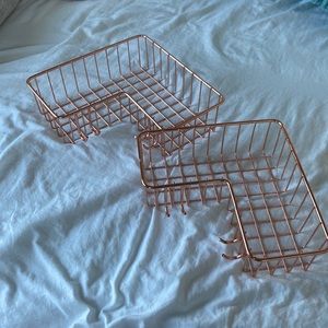 Corner shower organizers